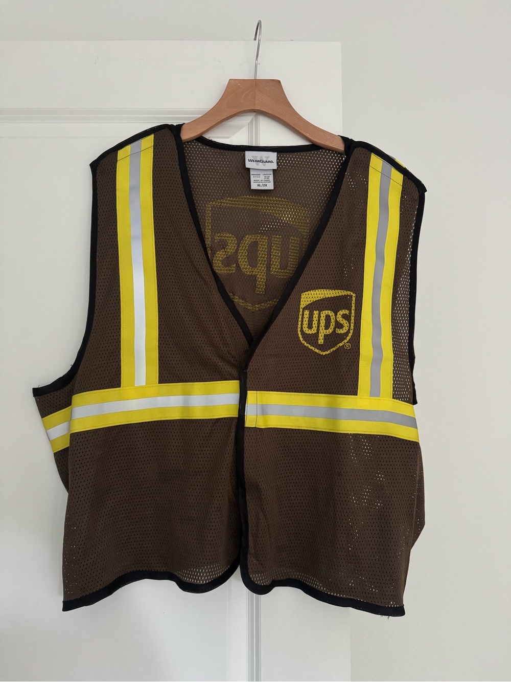 UPS men’s seasonal helper brown yellow uniform reflective safety work vest XL 2X